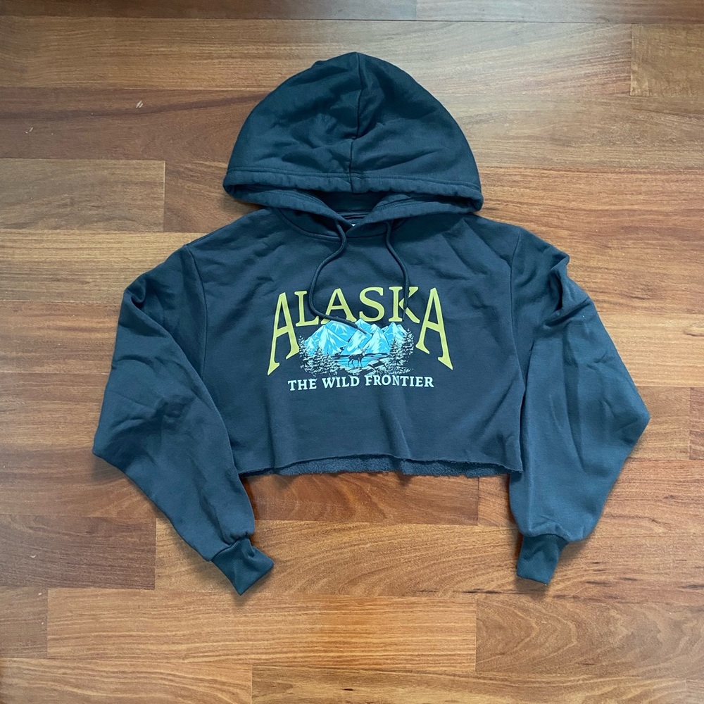 REFUGE ATHLETICS CROPPED HOODIE